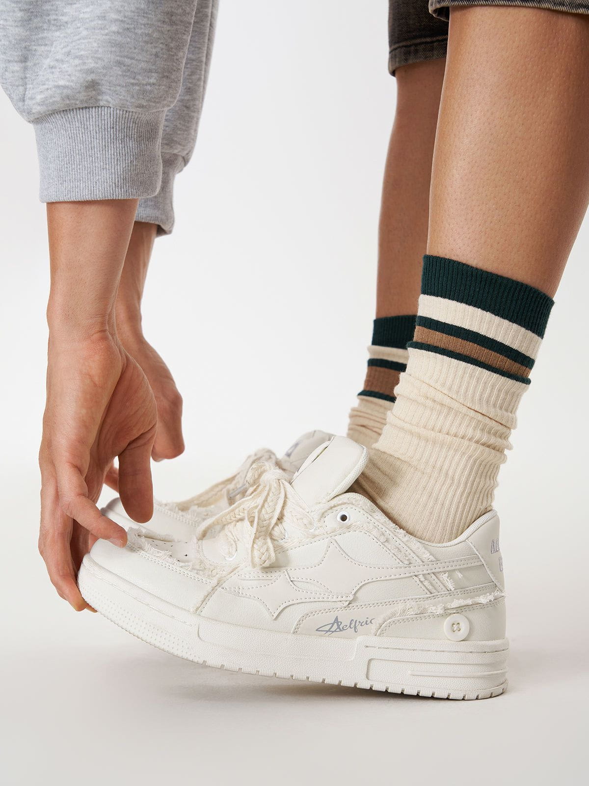 Beige Star-Embroidered Skate Shoes with Breathable Design | StarryClimb