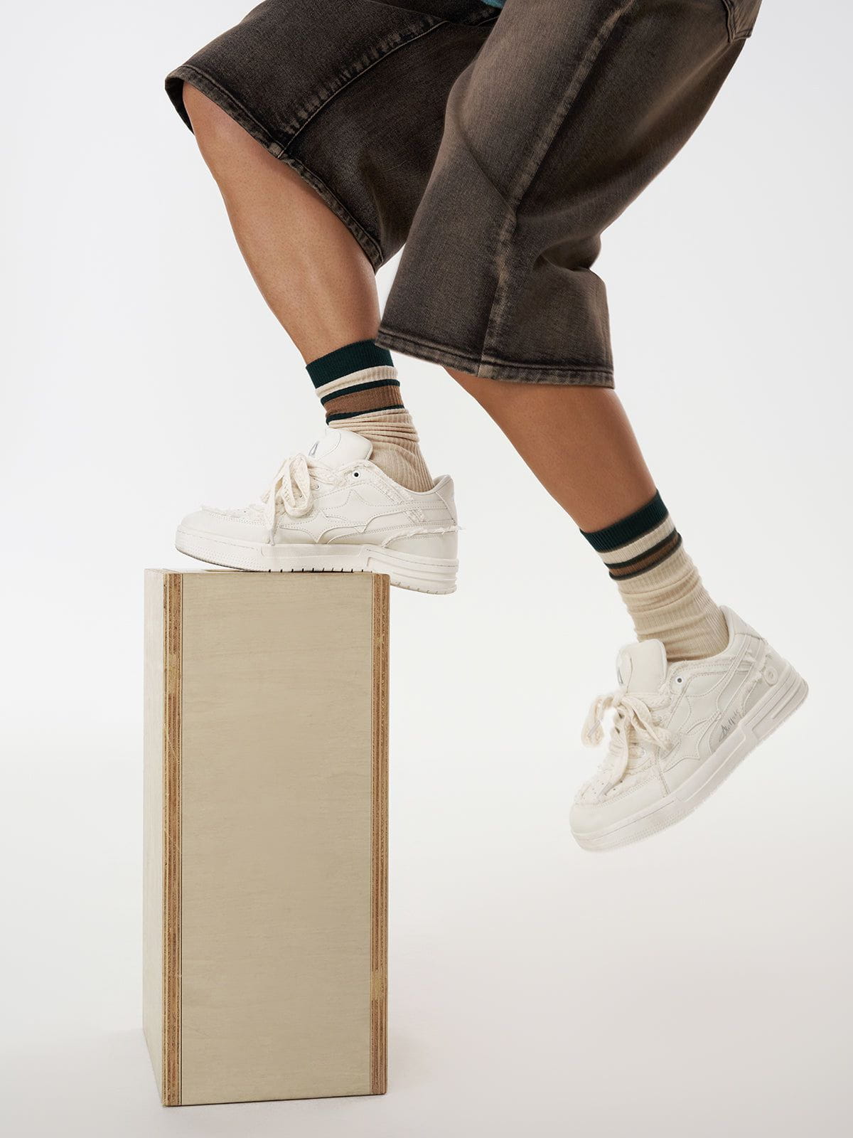 Beige Star-Embroidered Skate Shoes with Breathable Design | StarryClimb