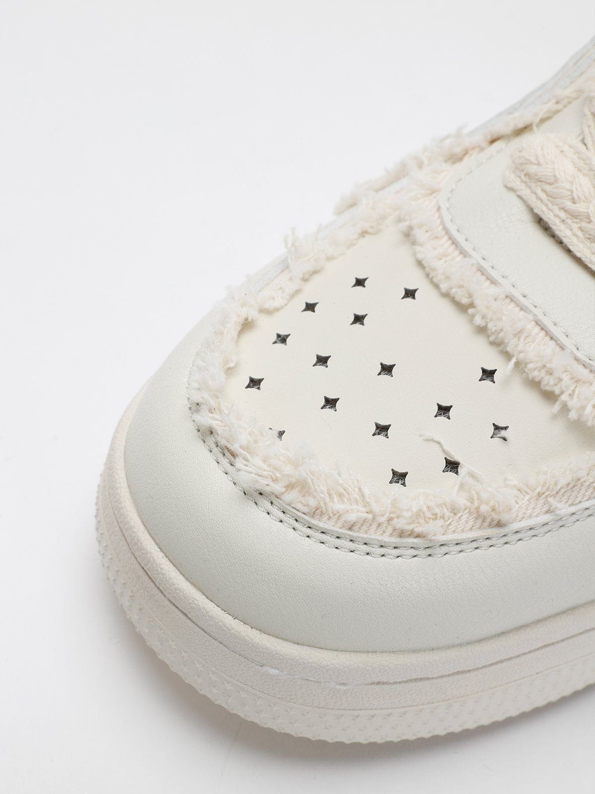 Beige Star-Embroidered Skate Shoes with Breathable Design | StarryClimb