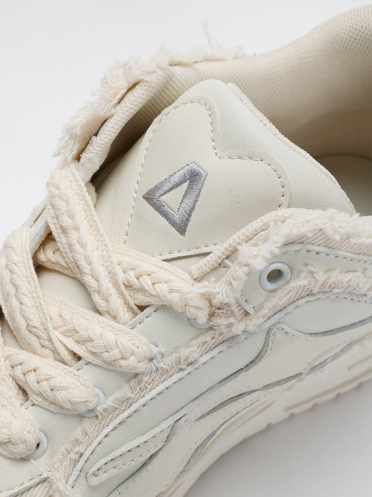 Beige Star-Embroidered Skate Shoes with Breathable Design | StarryClimb